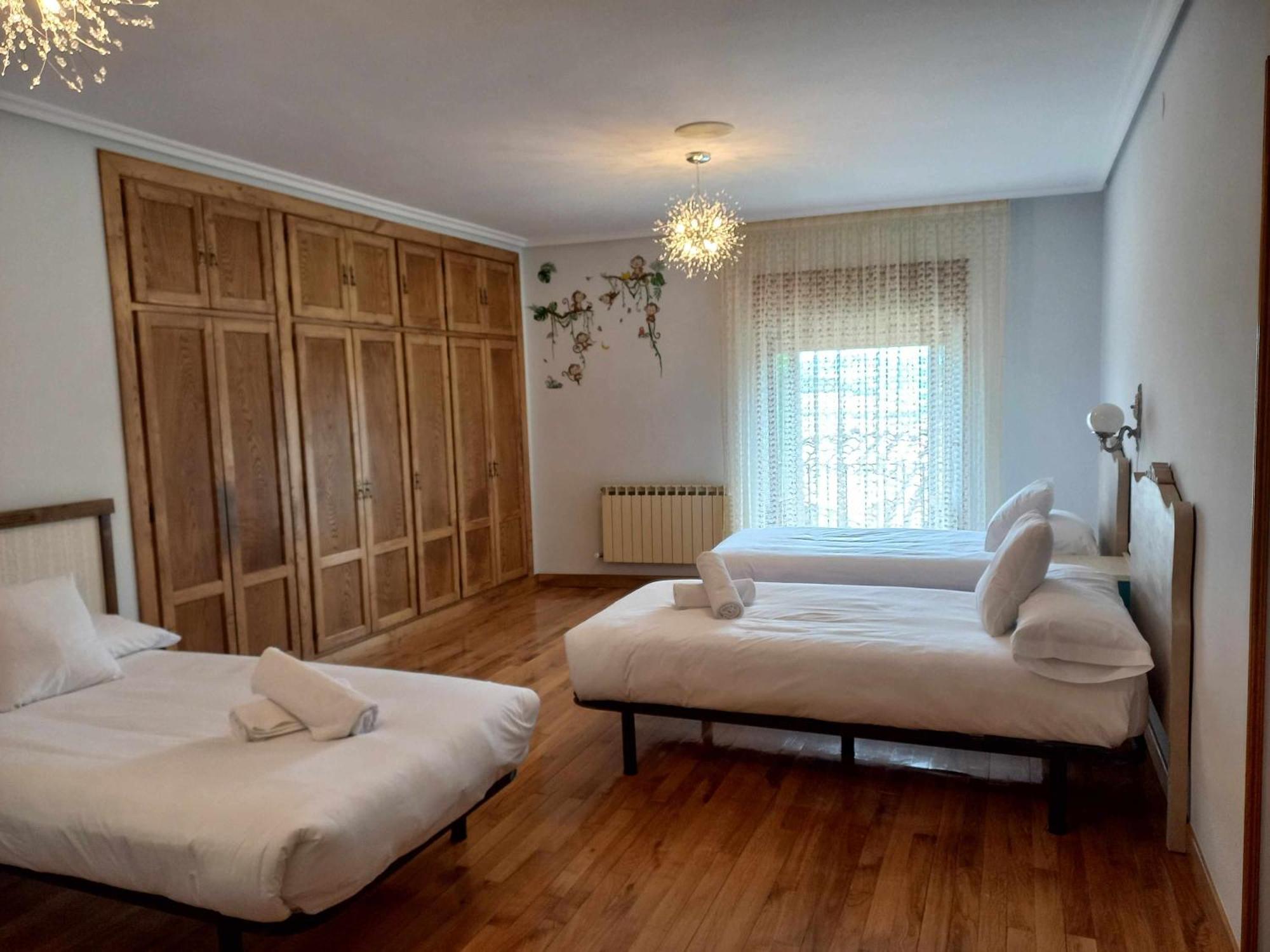 Casa Albaitar Con Piscina Y Sala De Juegos Azcona ภายนอก รูปภาพ